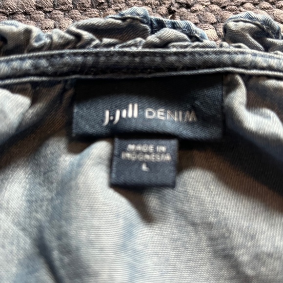 J.Jill Denim Chambray Peasant Shirt. Large - Picture 9 of 11
